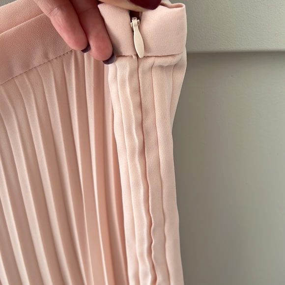 Banana Republic Midi Skirt - Picture 4 of 8